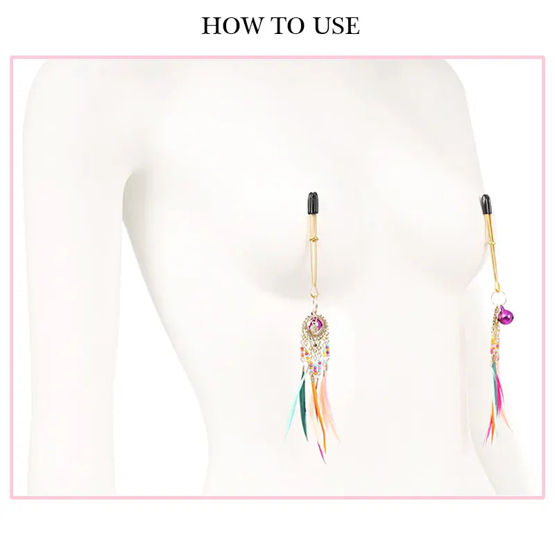 Pinzas fetichista aprieta Pezones con joyeria plumas de colores BDSM