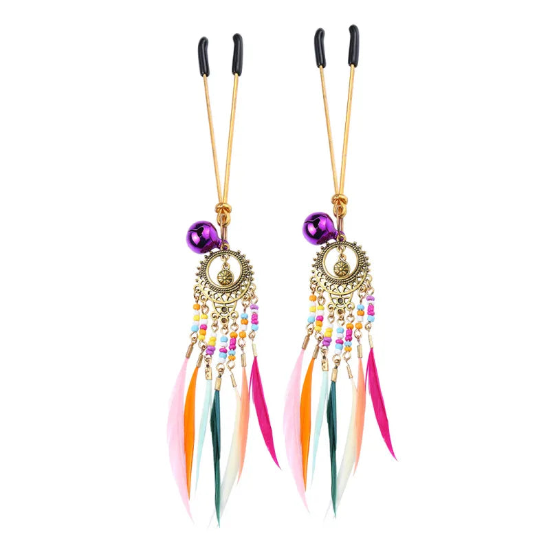 Pinzas fetichista aprieta Pezones con joyeria plumas de colores BDSM