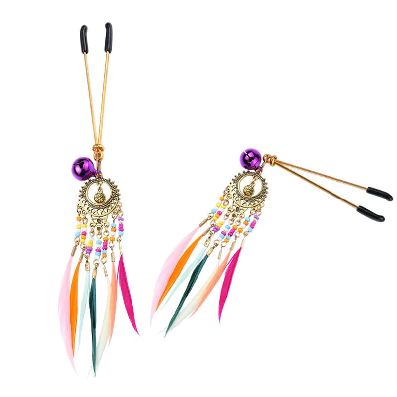 Pinzas fetichista aprieta Pezones con joyeria plumas de colores BDSM
