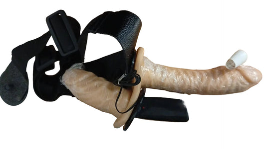 VIBRADOR LESBICO CON ARNES BRAGA  DOBLE SENSACIÓN 18cm D3.5cm MANDO A BATERIAS AA x2